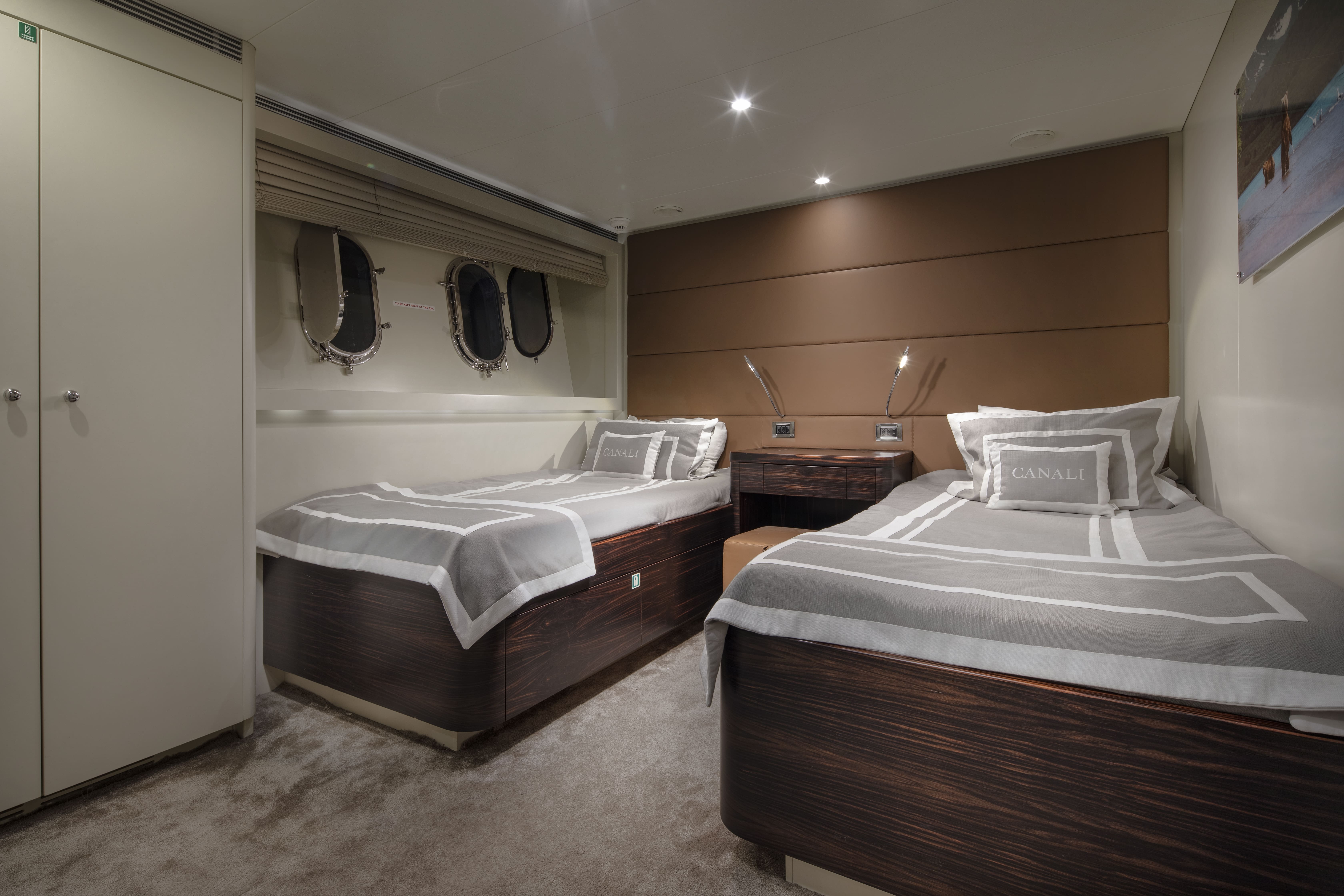 Twin Cabin (Port)